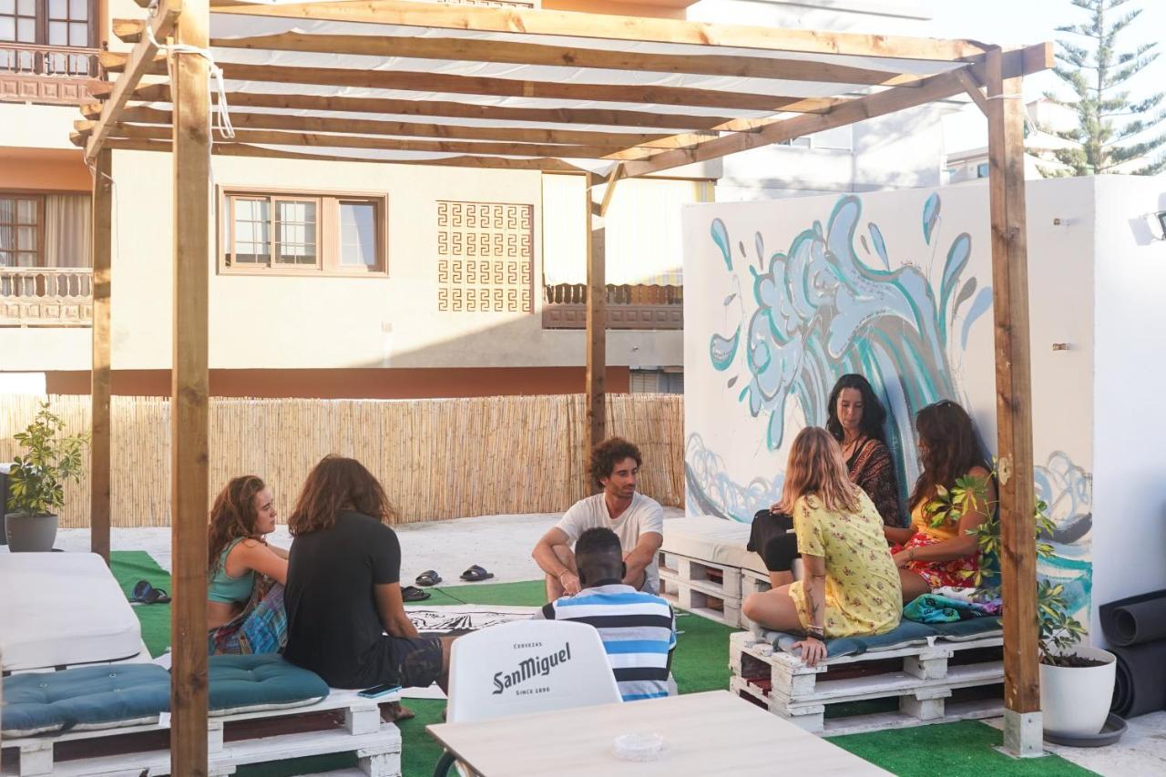 Single Fin Surf Hostel Arona  Exterior photo
